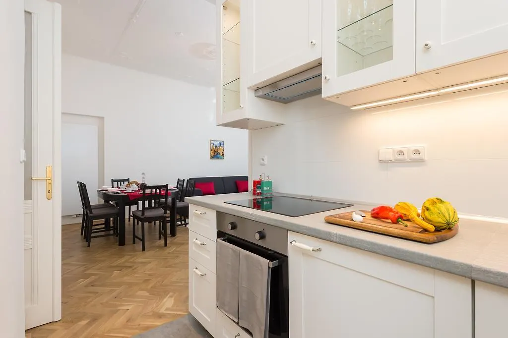 Love To Live Apartments Prag